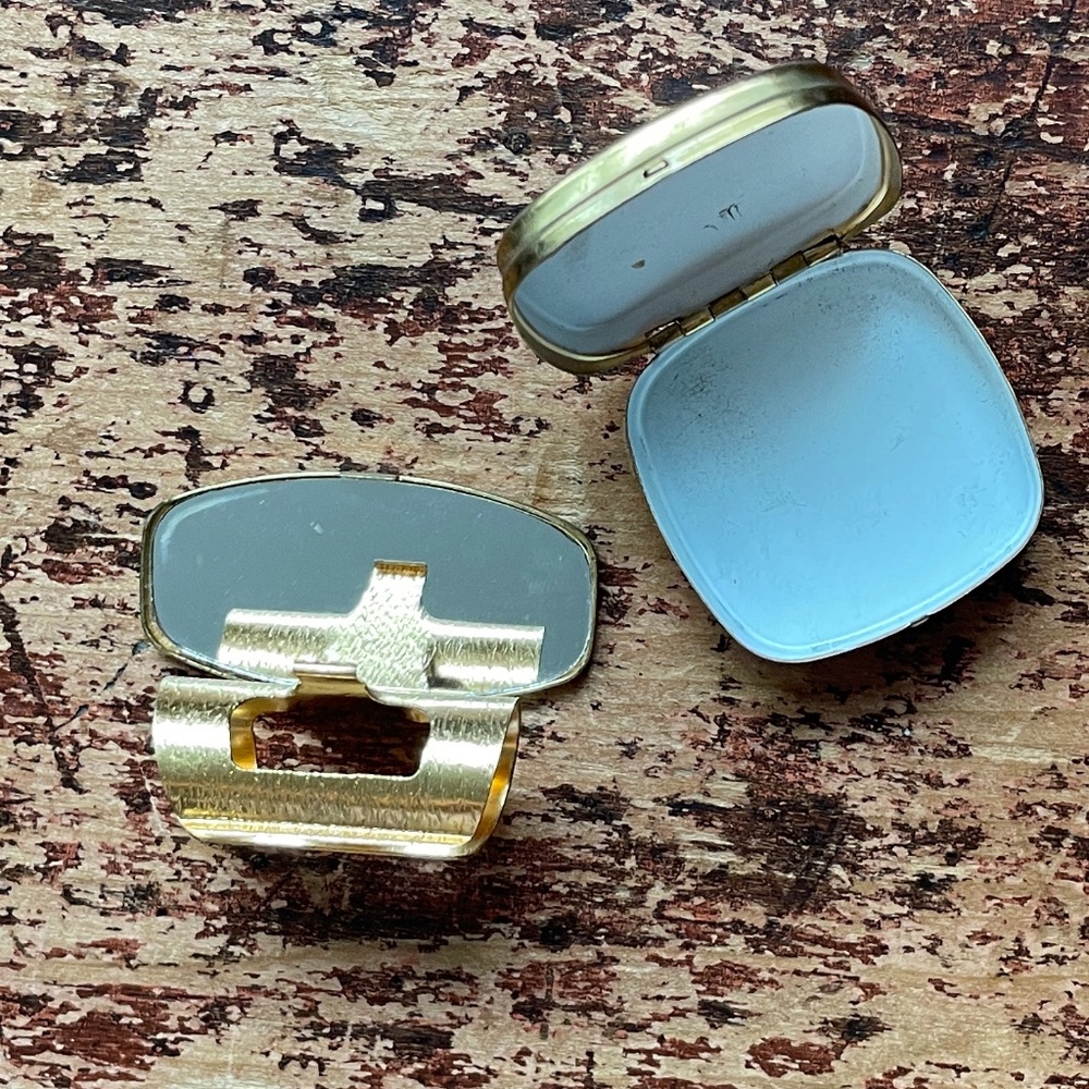 vintage cosmetics accessories - Picture 3 of 4